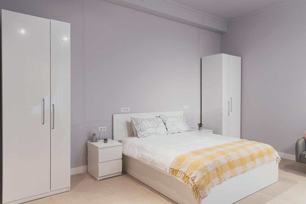 Academy Home Focşani Extérieur photo